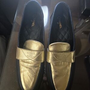 Chanel Women's Black and Gold Loafers